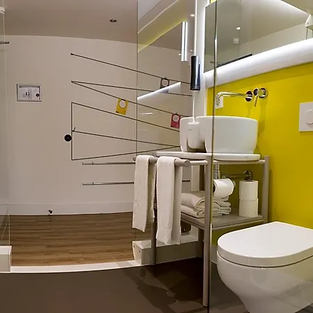 Hotel Qbic Wtc 3*