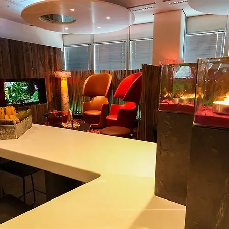 Qbic Wtc Otel 3*