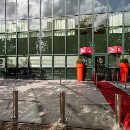 Qbic Wtc Отель