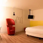 Отель Qbic Wtc 3*